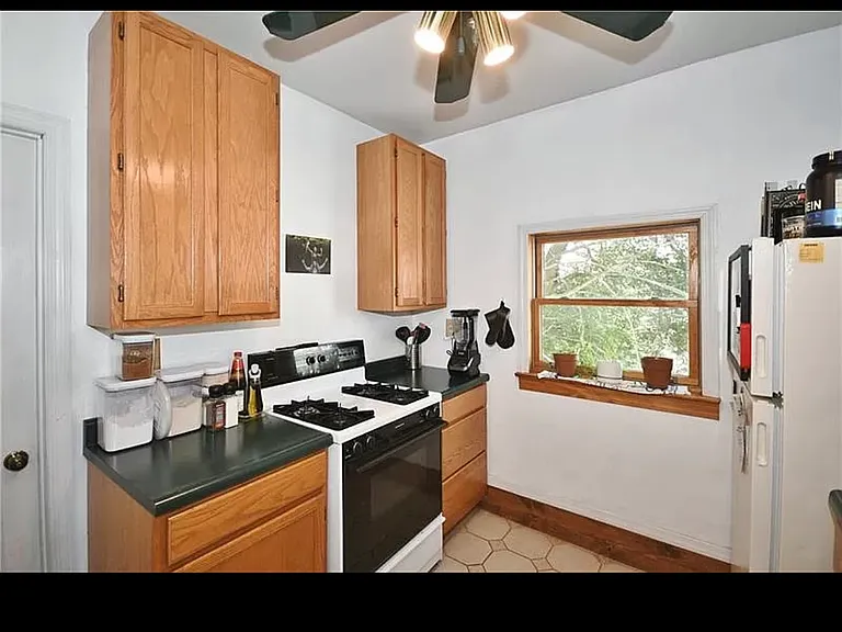 628 College St #1 — Photo 4