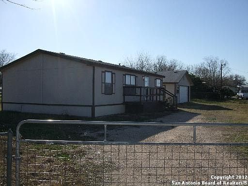 3rd image of 104 S Eagle Dr