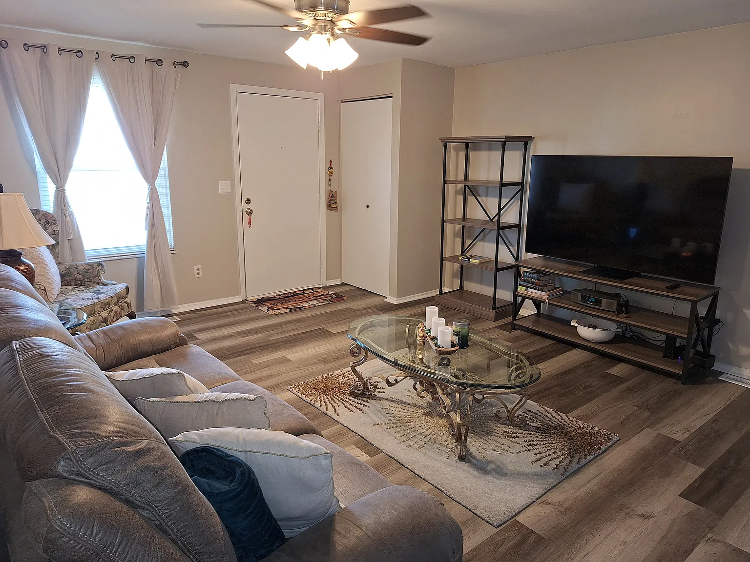 2 bed, 1061 sqft, $1,285 — Photo 4