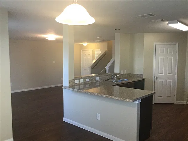 4 bed, 2.5 bath, 1847 sqft, $2,150 — Photo 4