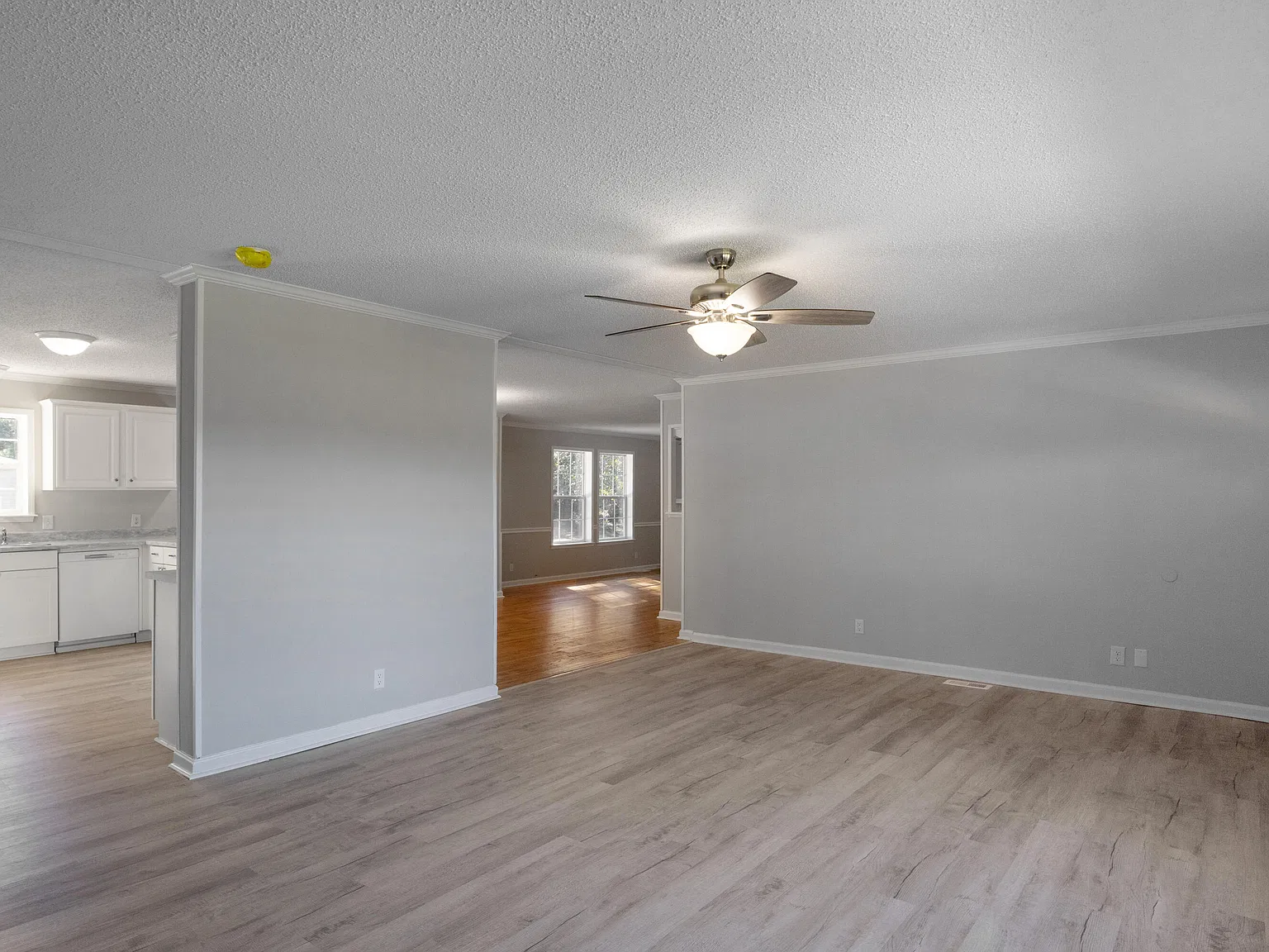 4 bed, 3.0 bath, 2432 sqft, $1,900 — Photo 2