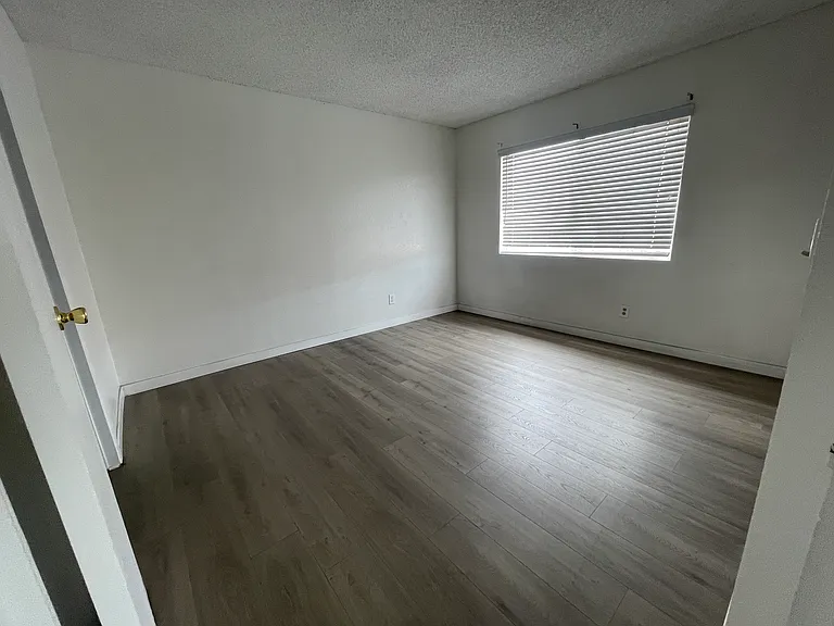 14931 Van Buren St #D — Photo 11