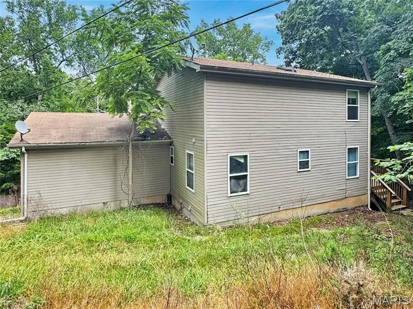 695 Castle Ct, Lake Sherwood, MO 63357