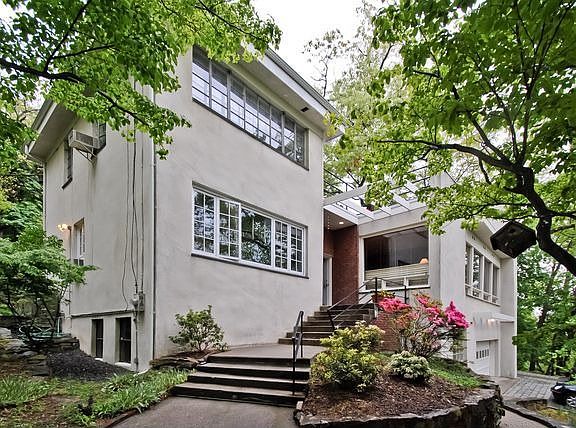 4th image of 47 Terrace Ave