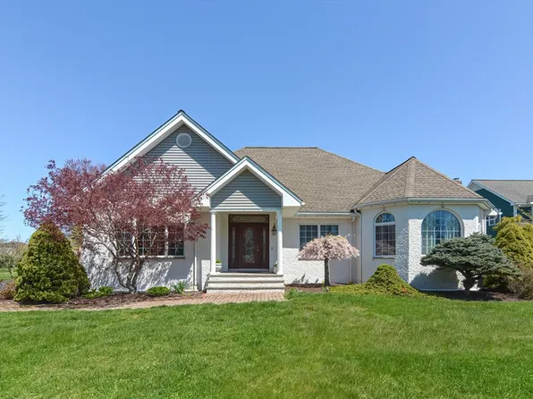252 Windward Dr, Somerset, MA 02726
