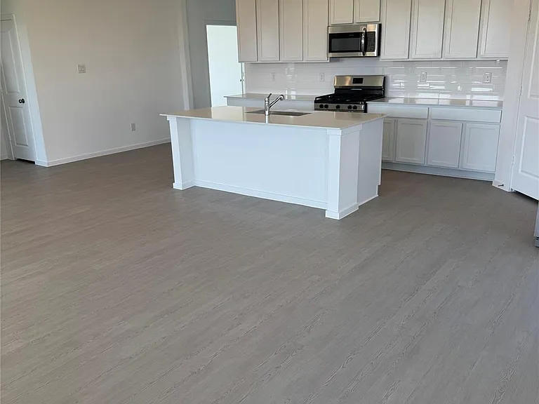 902 Heaven Dr — Photo 6