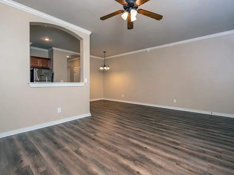 102 Venezia Ln — Photo 5