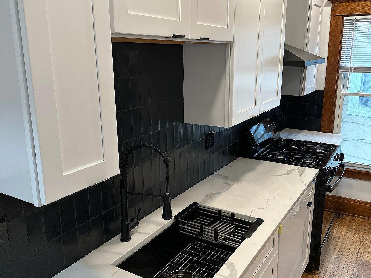 121 Loring Ave — Photo 3