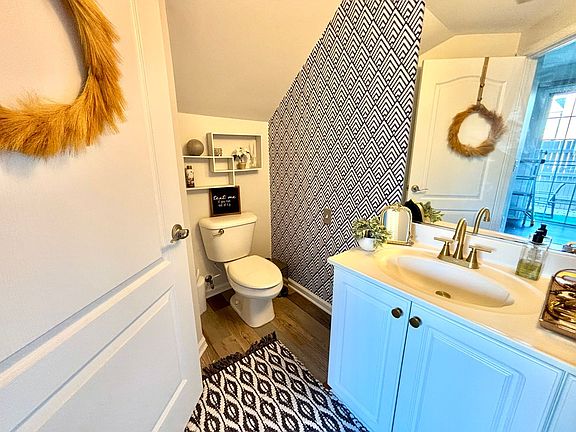 5th image of 1008 Farrcroft Way