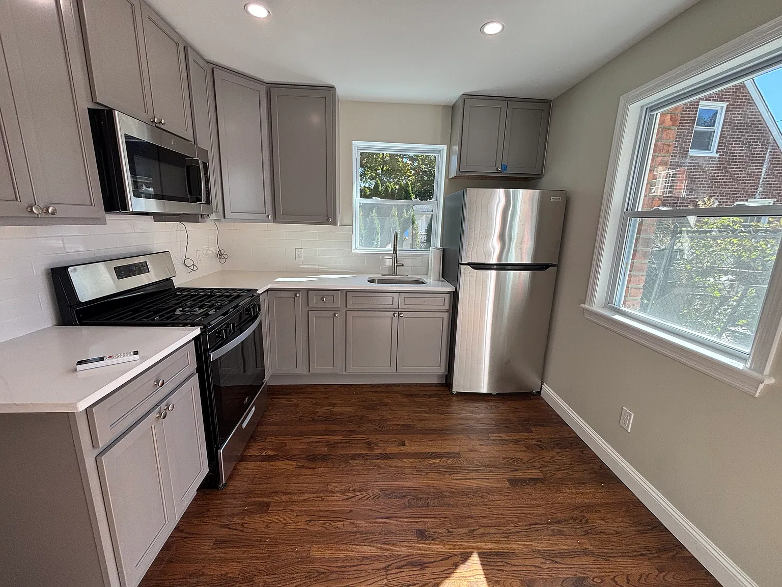 2 bed, 800 sqft, $2,600 — Photo 2