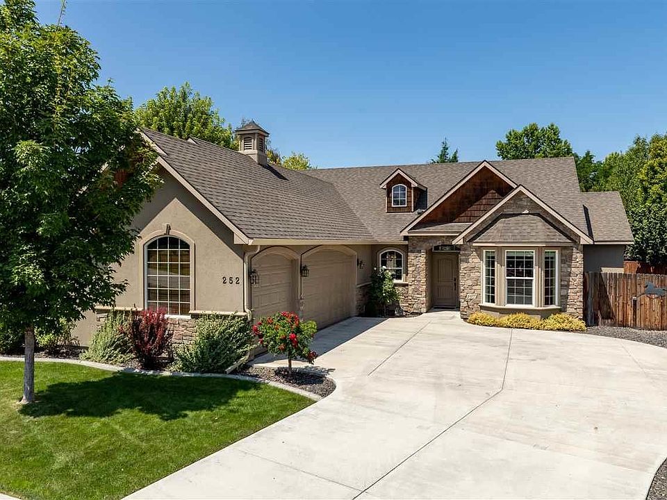 1st image of 252 Scouler Ct