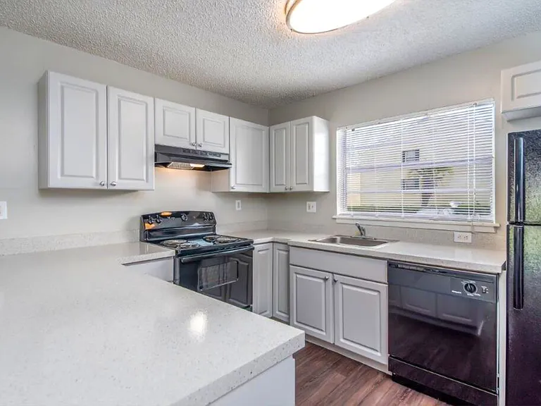 Silversmith Creek Apartments — Photo 27