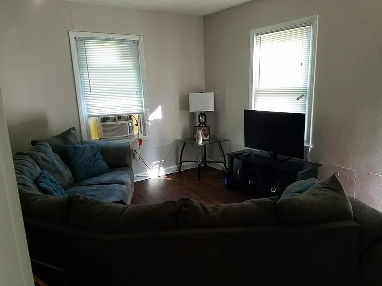 626 Miller St — Photo 7