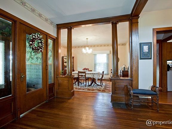 Foyer/Dining Room