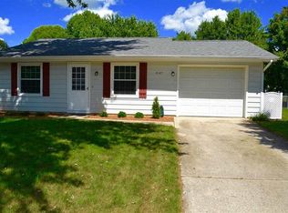 8127 Newfield Dr, Fort Wayne, IN 46815