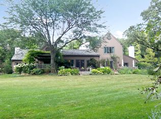 25130 N Cayuga Trl, Lake Barrington, IL 60010