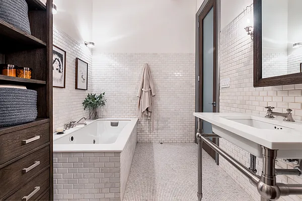 Sold by Dynamik Realty | media 9