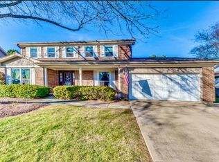 2748 Sun Valley Rd, Lisle, IL 60532