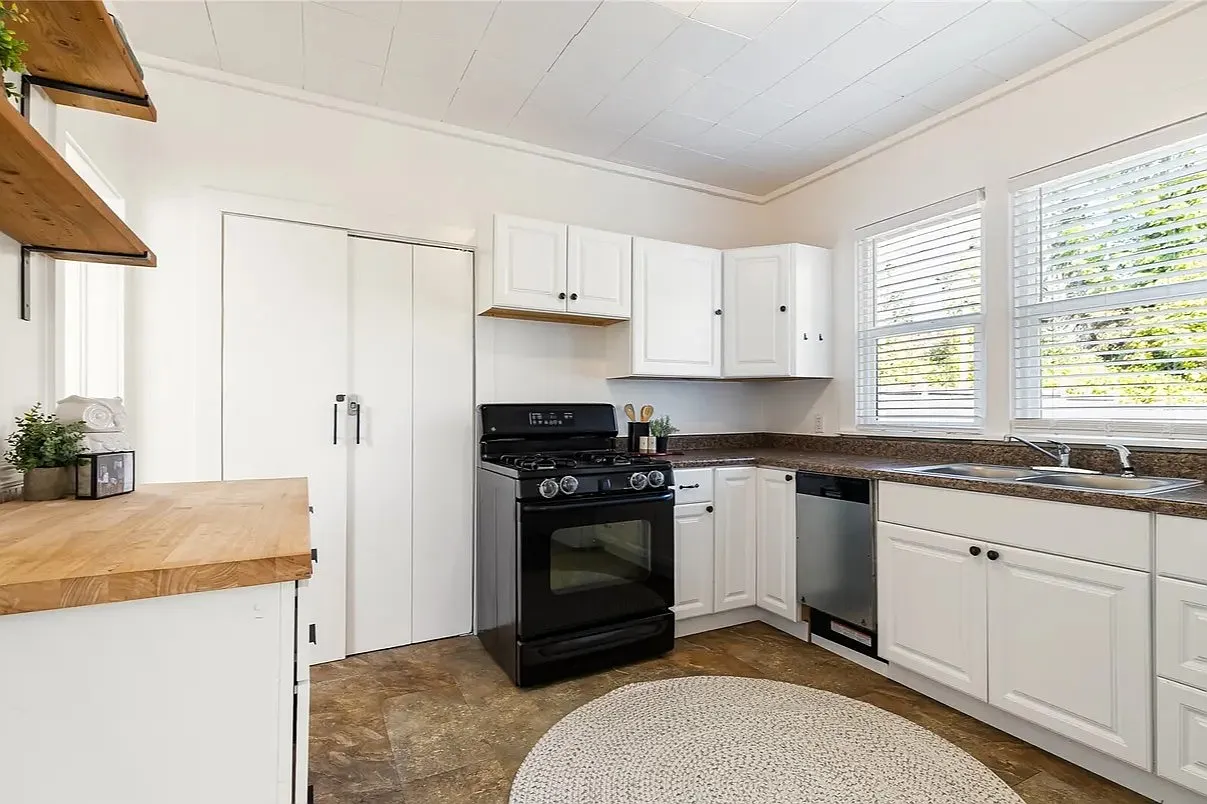 3 bed, 1188 sqft, $3,200 — Photo 3