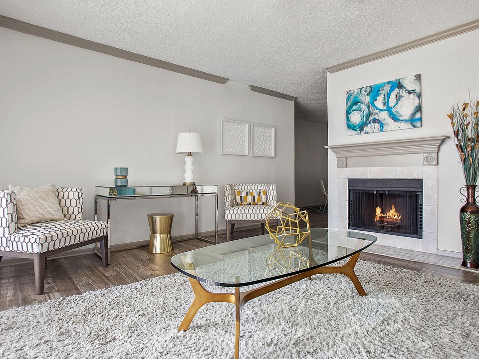 C242450_AdairoffAddison_Vacant1b1b_LivingRoom_02