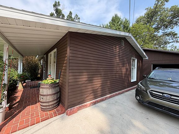 4th image of 117 Black Elm Dr