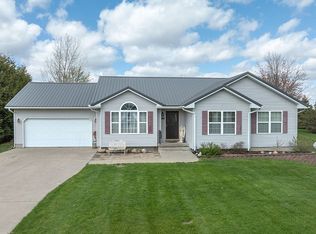 212 Meadowview Dr, Lisbon, IA 52253