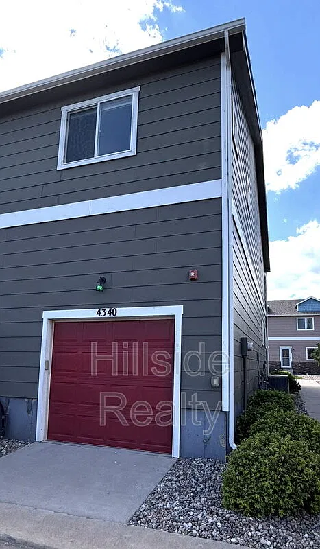 2 bed, 3.5 bath, 1552 sqft, $1,700 — Photo 3