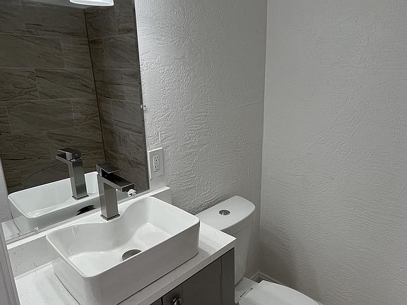5th image of 615 Dora St #C