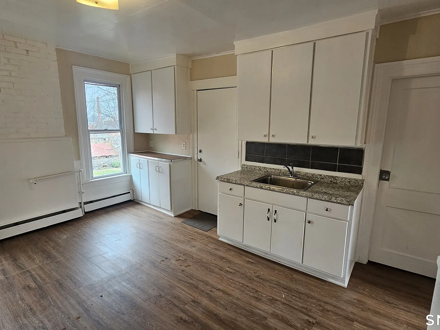 3 bed, 1.0 bath, 3588 sqft, $1,800 — Photo 2