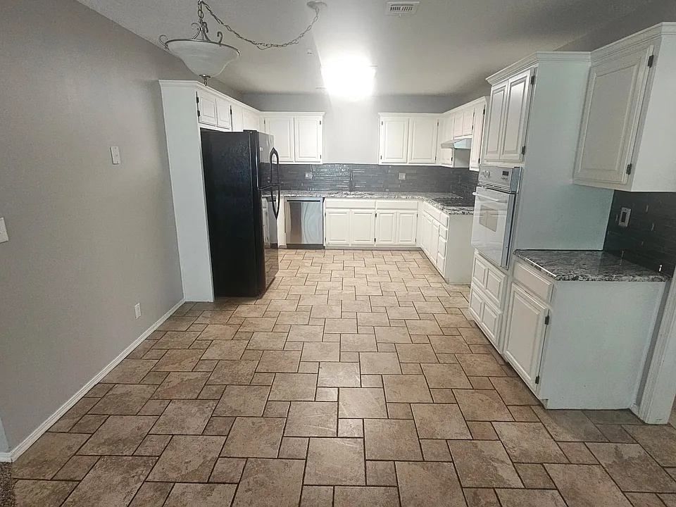 505 W Lansing St