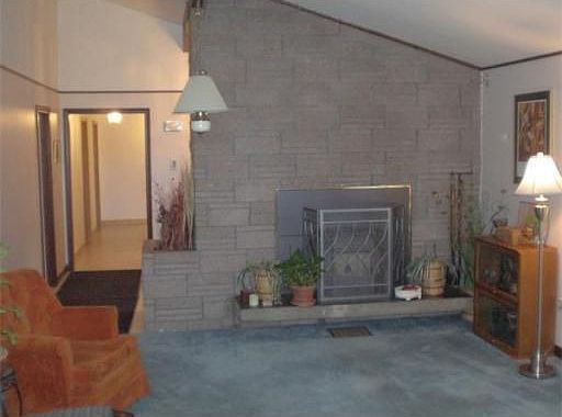 3rd image of 1 Pine Tree Dr