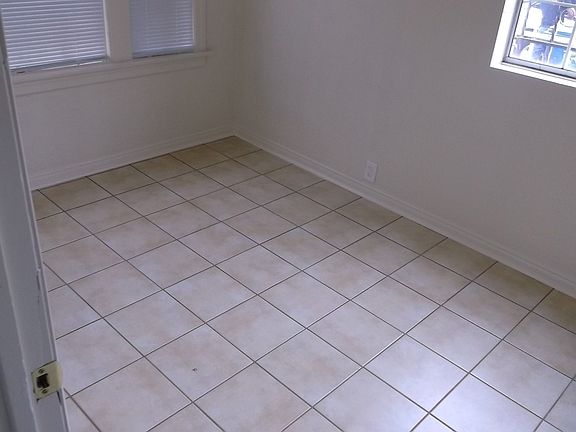 3rd image of 136 E 111th Pl