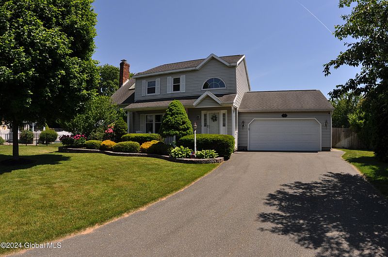 2nd image of 31 Huntleigh Drive