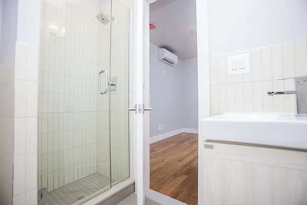 Rented by Nooklyn NYC LLC | media 36