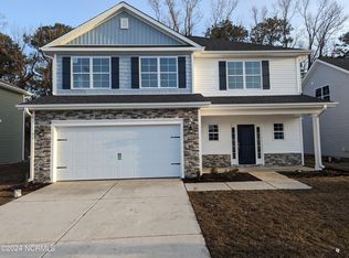 915 Eakins Ln, Richlands, NC 28574