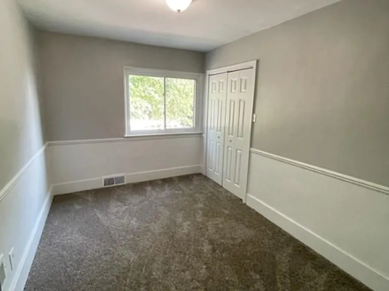 233 W Twelve Mile Rd — Photo 11