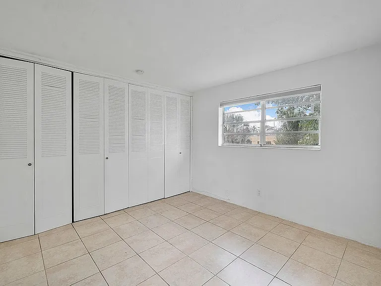 14950 N Miami Ave #4 — Photo 3