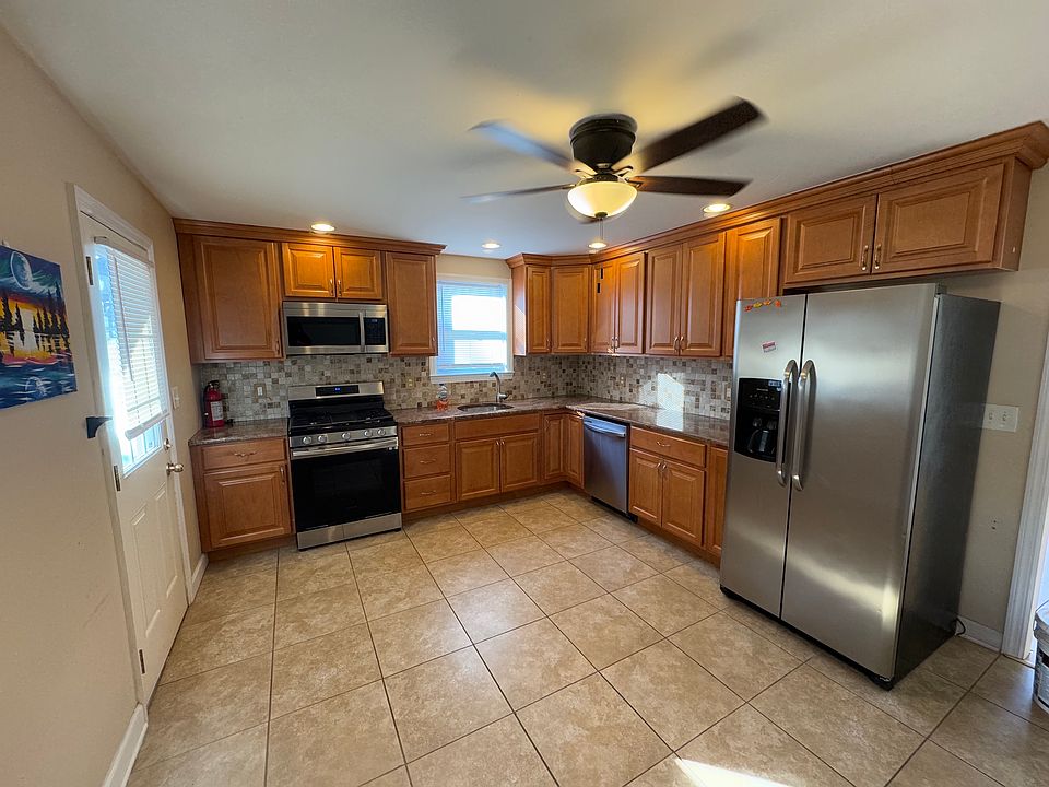 Kitchen with microwave, dishwasher, gas oven and refrigerator