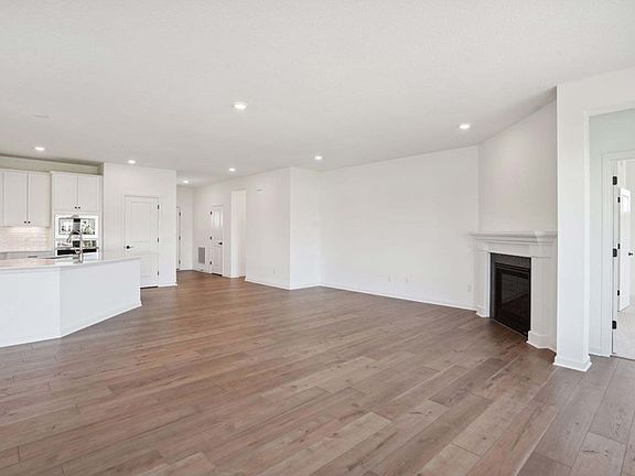 The Niagara - Living Room