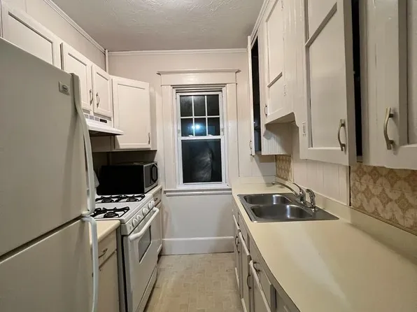 324 Brock Ave #3, New Bedford, MA 02744