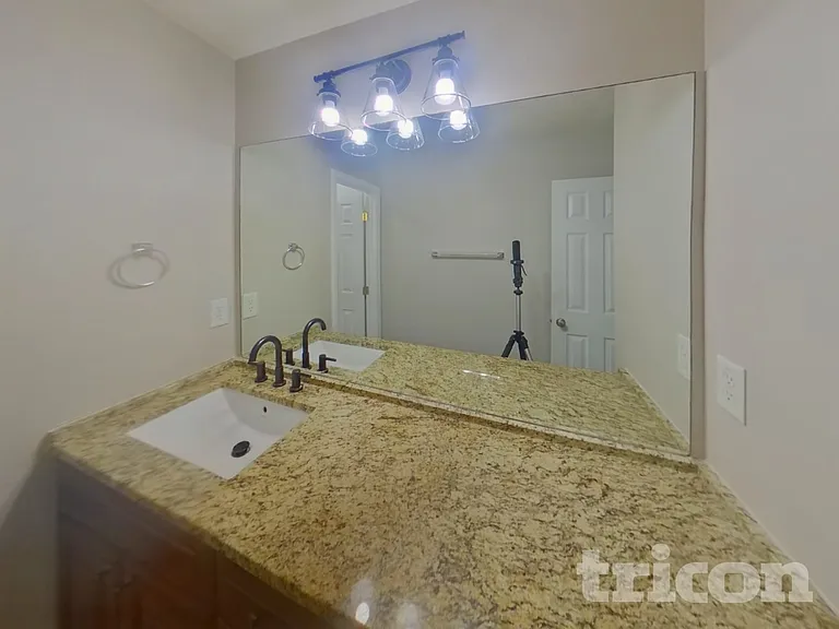 1916 Hillspring Ln — Photo 14
