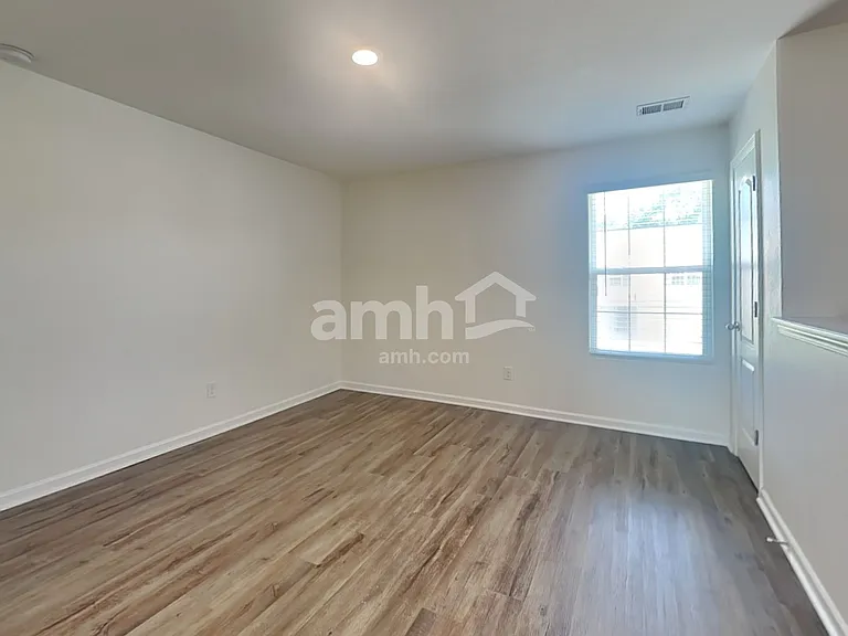 2053 Southlea Dr — Photo 8