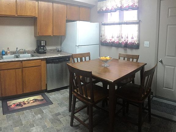 Fully Equipped Kitchen w/Backyard access!