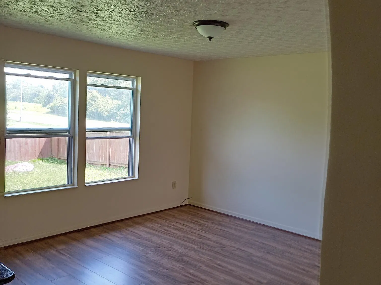 4 bed, 2.5 bath, 2012 sqft, $2,079 — Photo 4