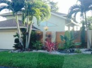 9748 Cedar Villas Dr, Plantation, FL 33324