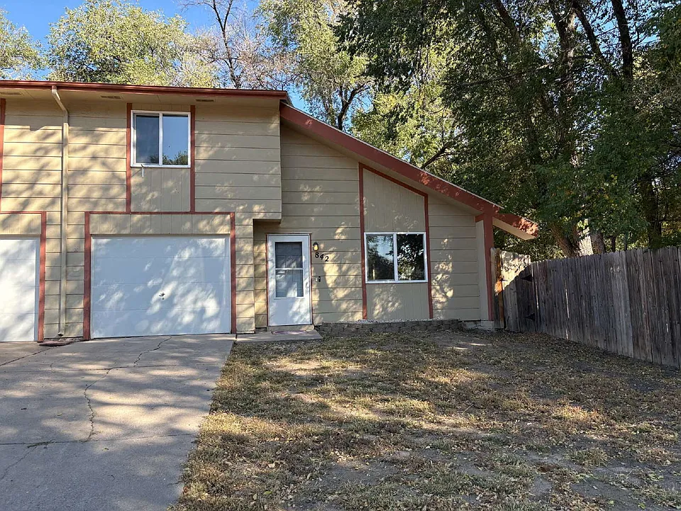 842 Bennett Ave