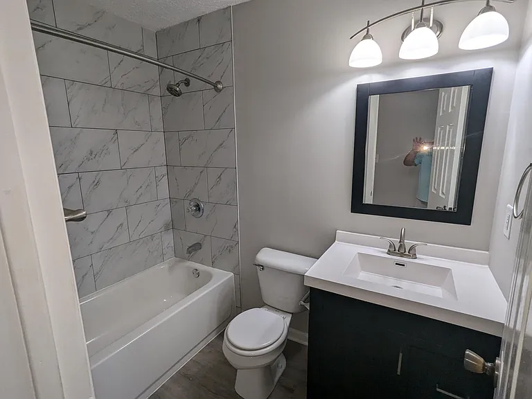 6019 Kingsley Dr — Photo 8