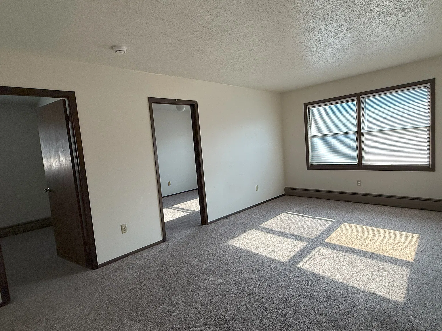 2 bed, 654 sqft, $1,352 — Photo 2