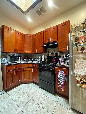 5th image of 346 14th St APT 4L