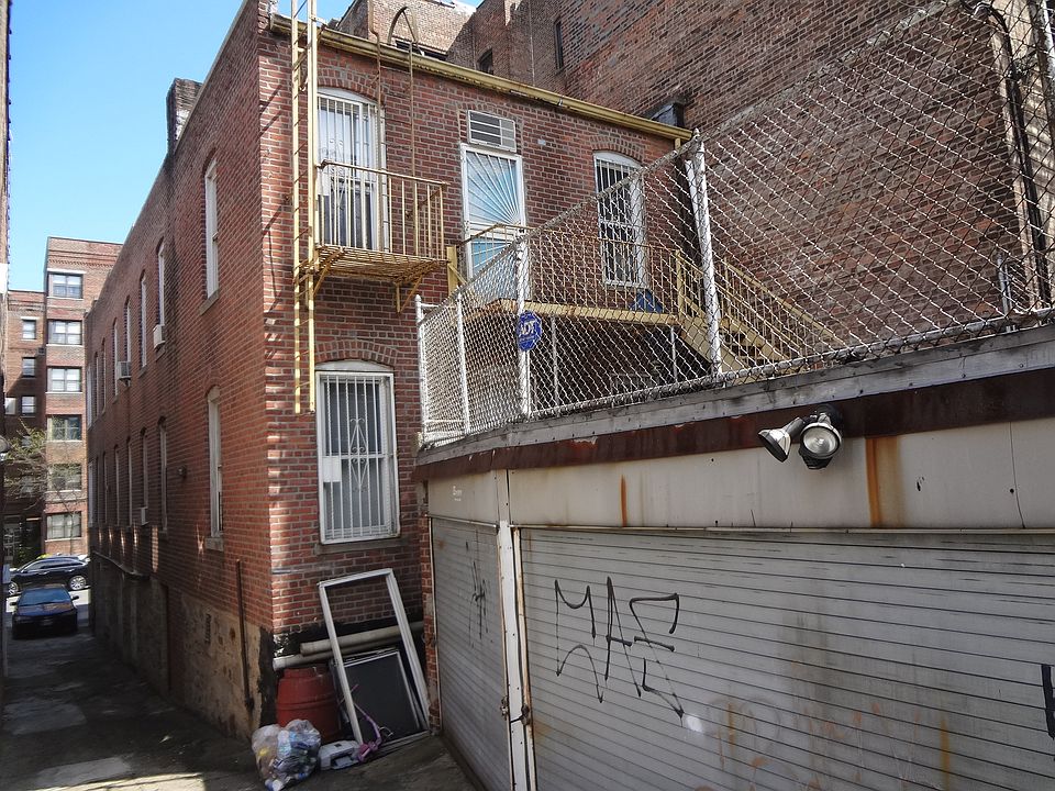 2nd image of 2773 University Ave